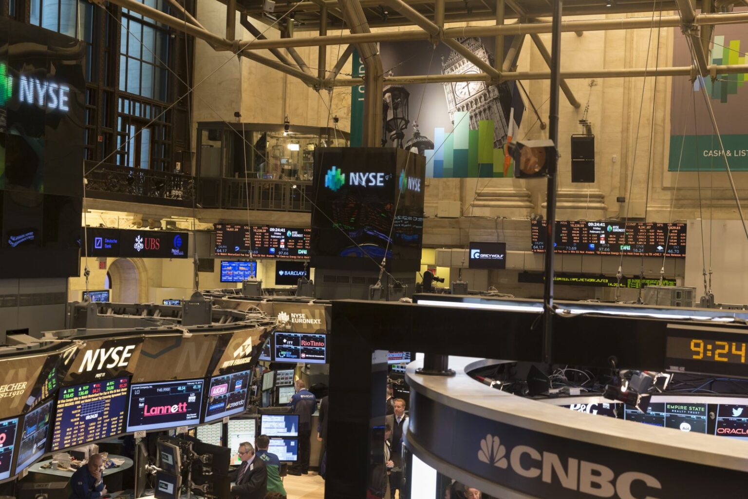 Stocks Fall on Weakness in Chipmakers and Renewed US-Iran Hostilities Stocks Fall on Weakness in Chipmakers and Renewed US-Iran Hostilities